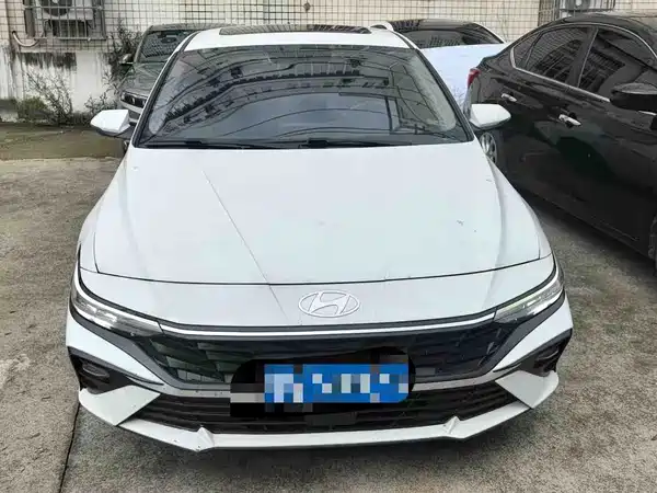 Hyundai Elantra 2023