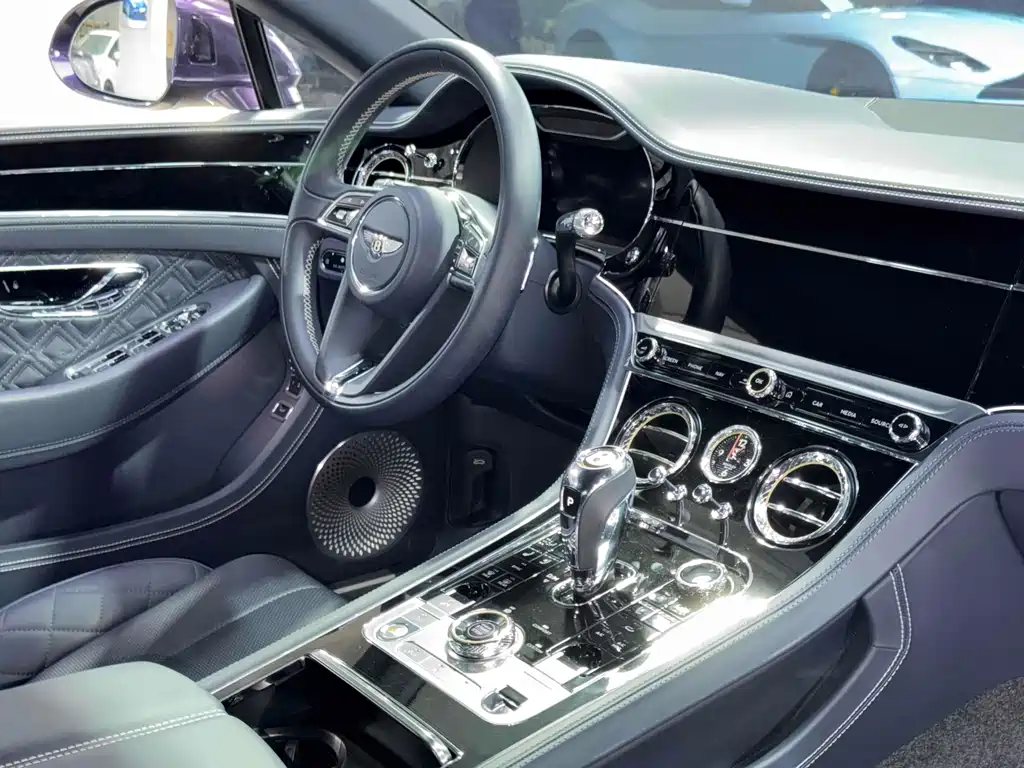Bentley Continental 2020 — фото 12