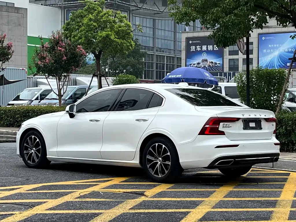 Volvo S60 2020 — фото 4