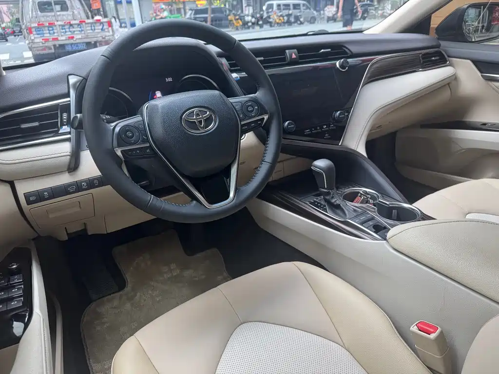 Toyota Camry 2019 — фото 11