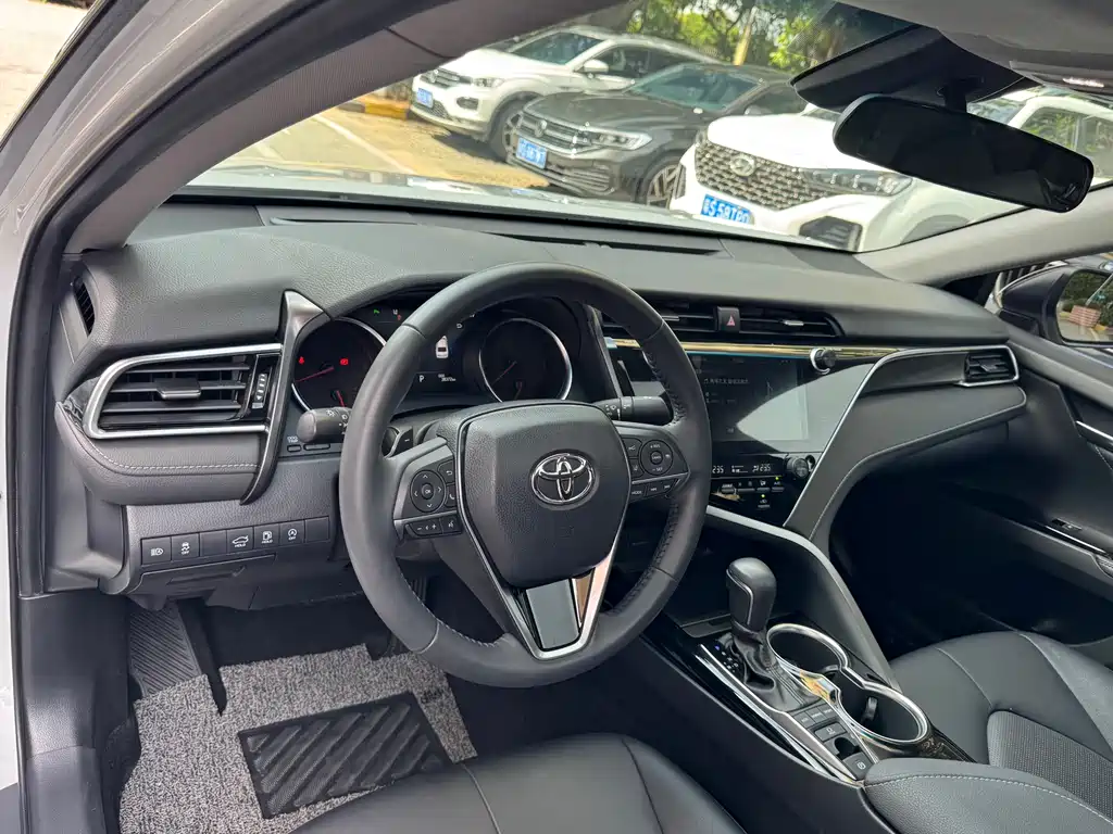 Toyota Camry 2020 — фото 21