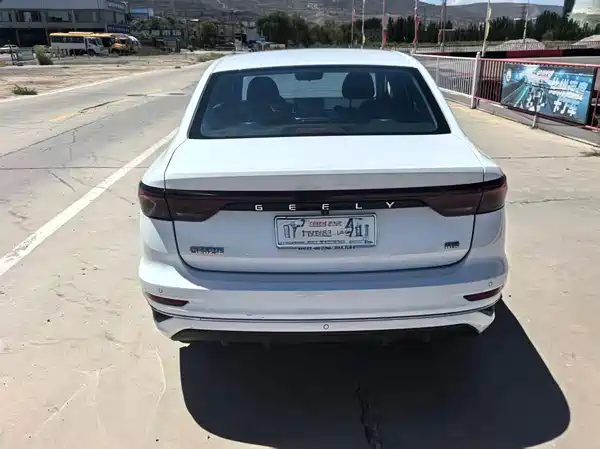Geely Emgrand 2022