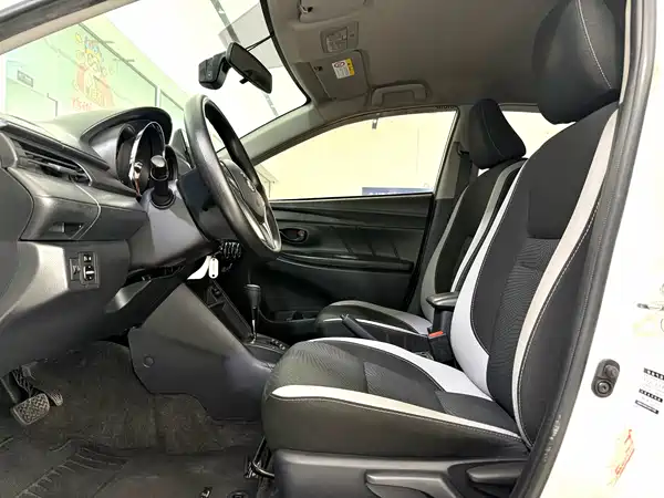 Toyota Yaris L 2022