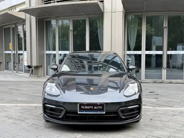 Porsche Panamera 2023