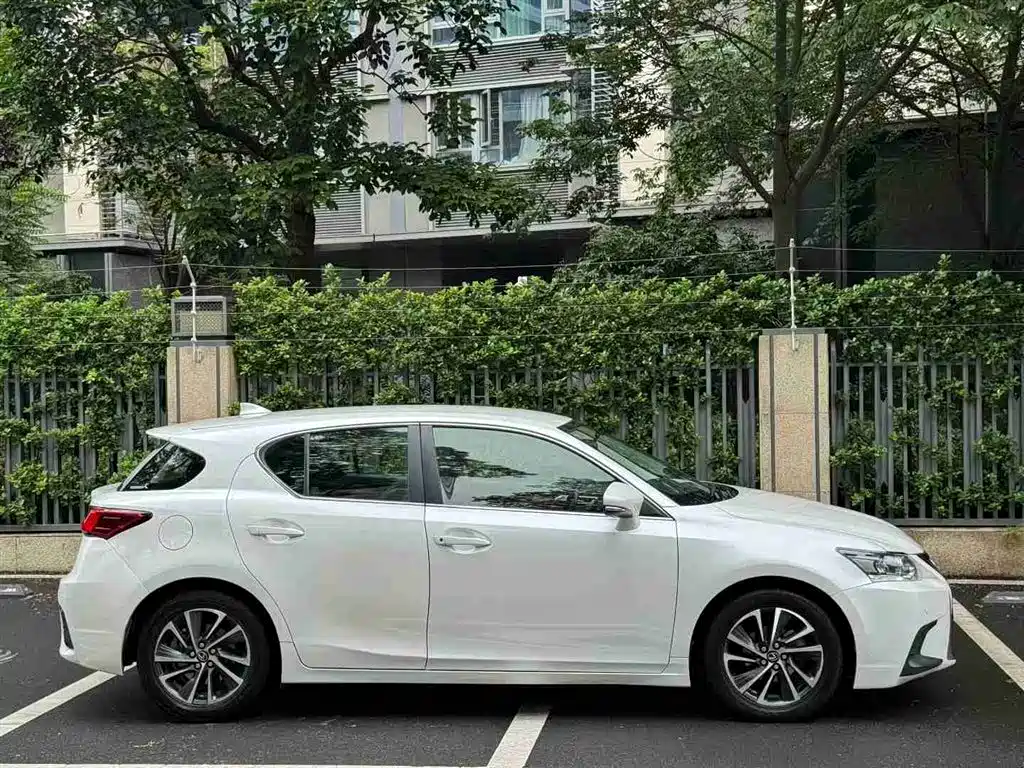 Lexus CT 2018 — фото 4