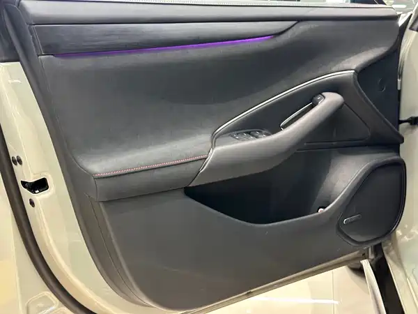 Xiaomi SU7 2024