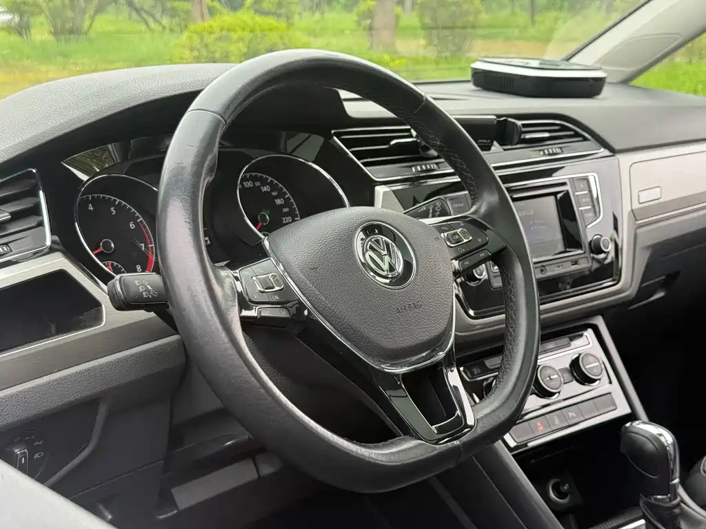 Volkswagen Touran 2016 — фото 17