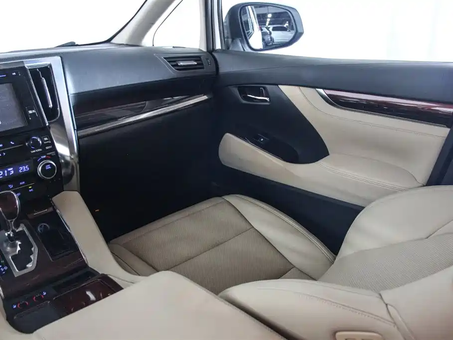 Toyota Alphard 2017 — фото 15