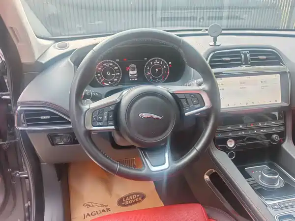 Jaguar F-PACE 2020