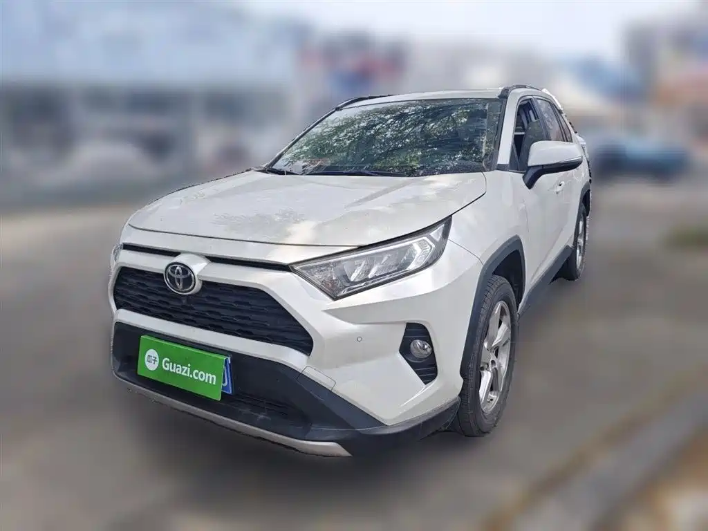 Toyota RAV4 2022 — фото 2