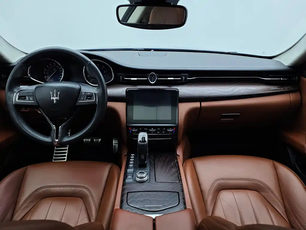 Maserati Quattroporte 2018 — фото 15