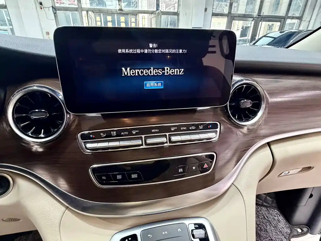 Mercedes-Benz V-Class 2024 — фото 21