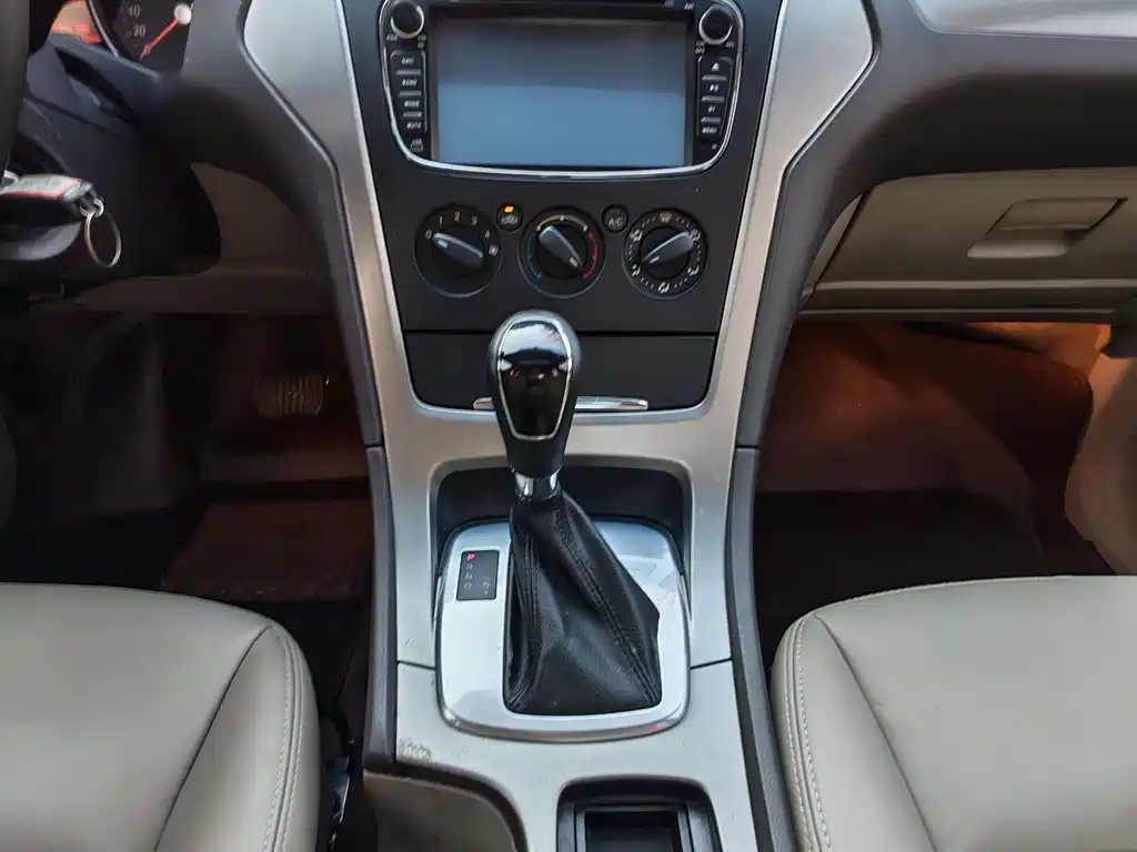 Ford Mondeo 2014 — фото 15