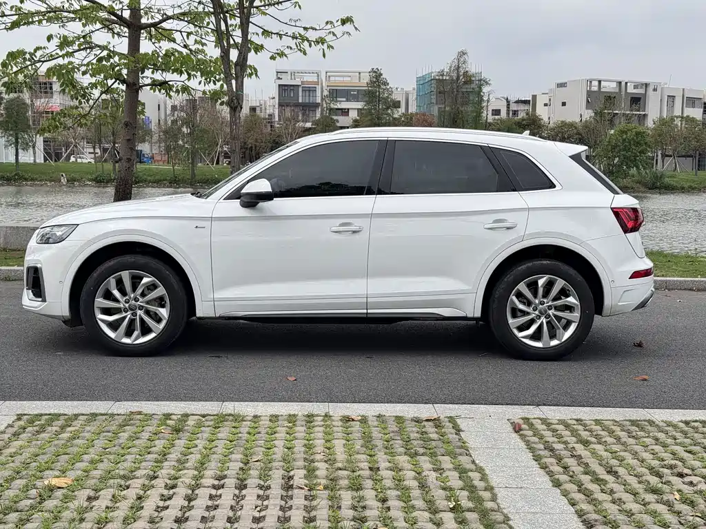 Audi Q5L 2021 — фото 3