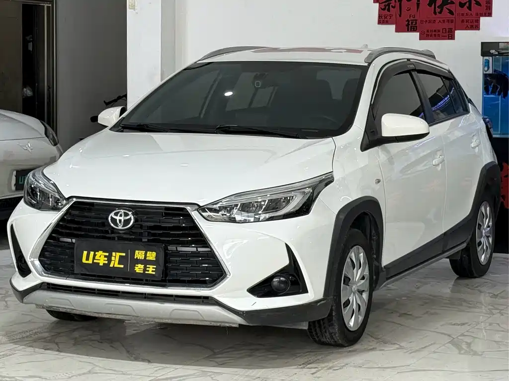 Toyota Yaris L 2022 — фото 1