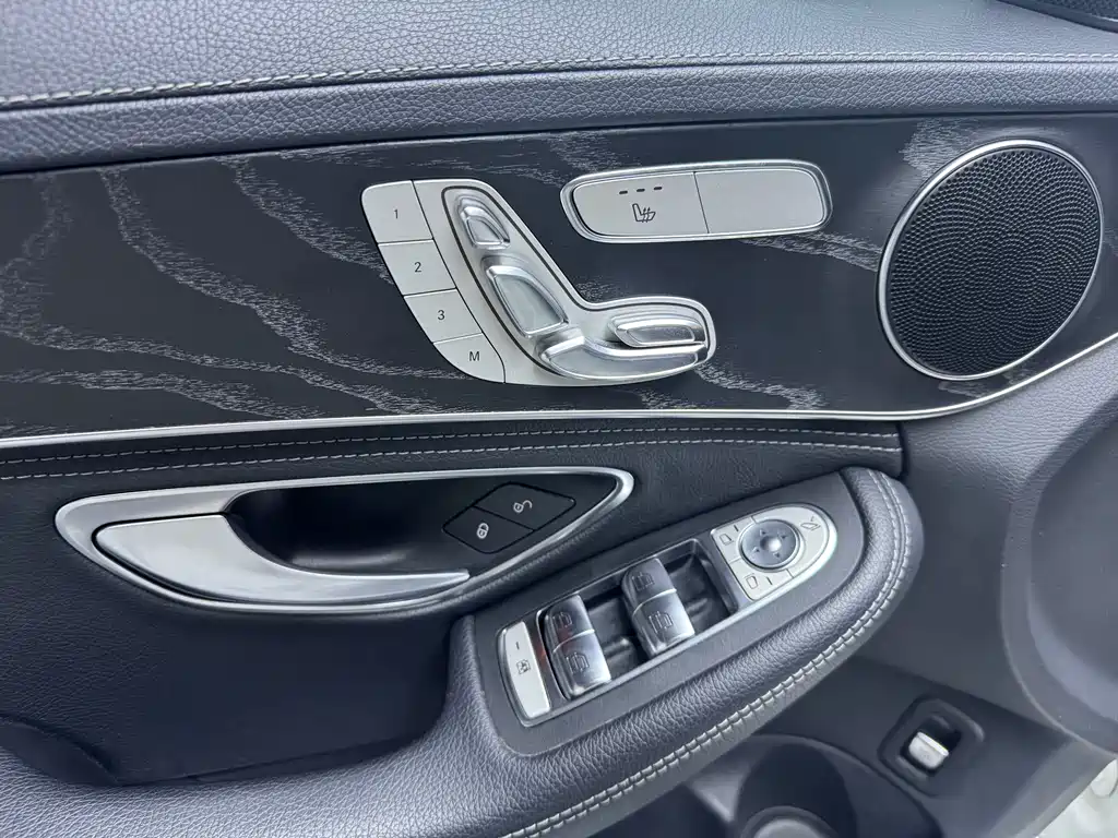 Mercedes-Benz C-Class 2019 — фото 19