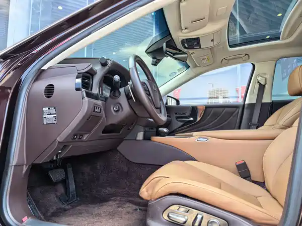 Lexus LS 2019