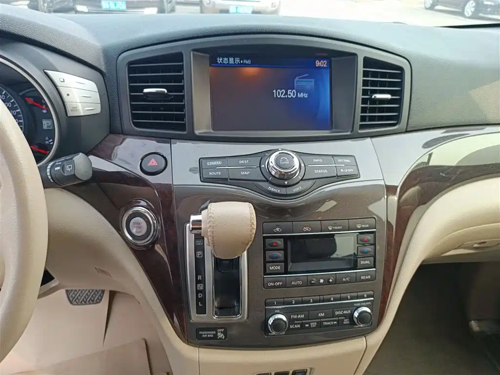 Nissan Quest 2016 — фото 13
