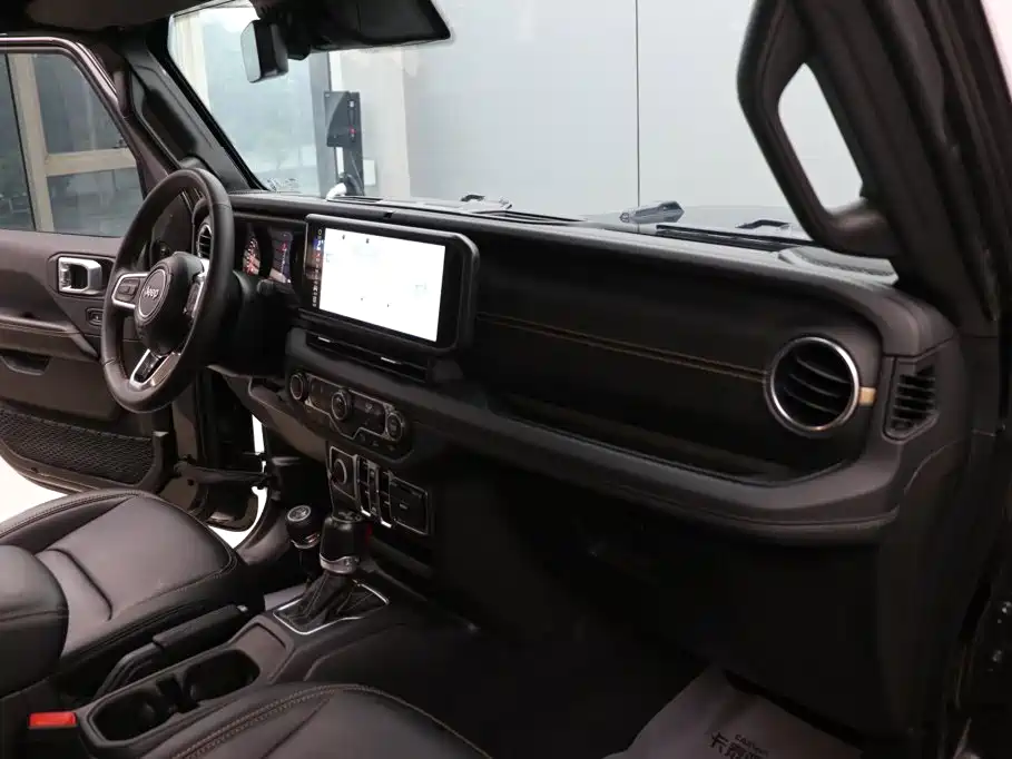 Jeep Wrangler 2024 — фото 21