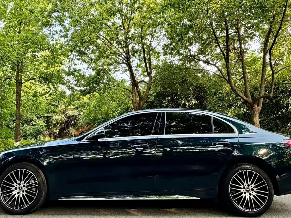 Mercedes-Benz C-Class 2023 — фото 3