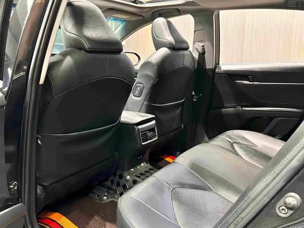 Toyota Camry 2022 — фото 17
