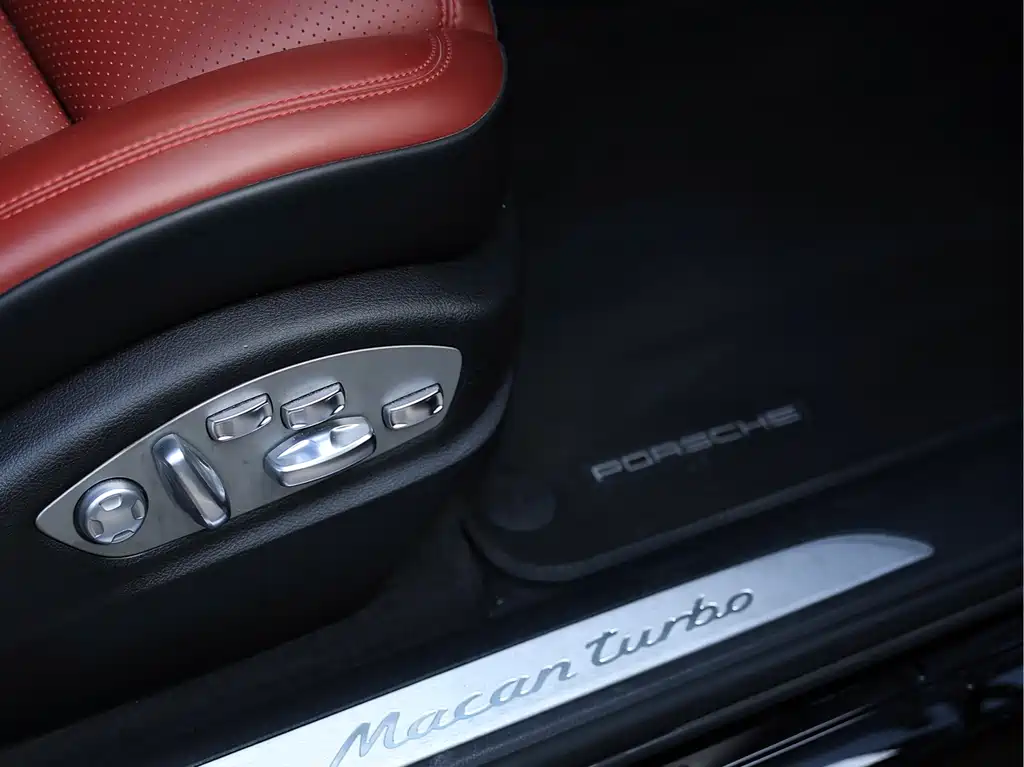 Porsche Macan 2017 — фото 16