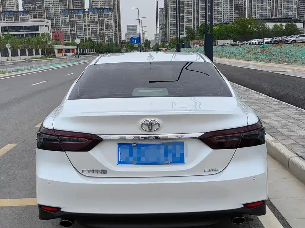 Toyota Camry 2022 — фото 8