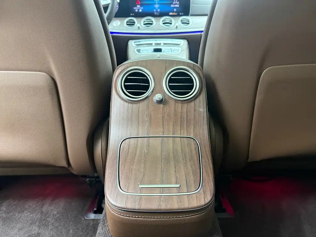 Mercedes-Benz E-Class 2021 — фото 18