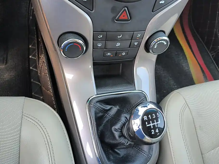 Chevrolet Cruze 2015 — фото 16