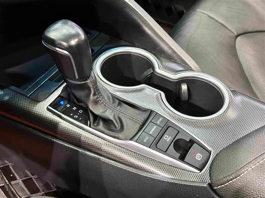 Toyota Camry 2022 — фото 15