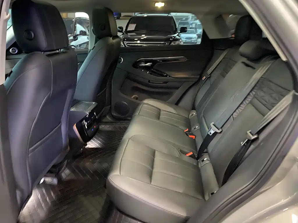 Land Rover Evoque 2023 — фото 8