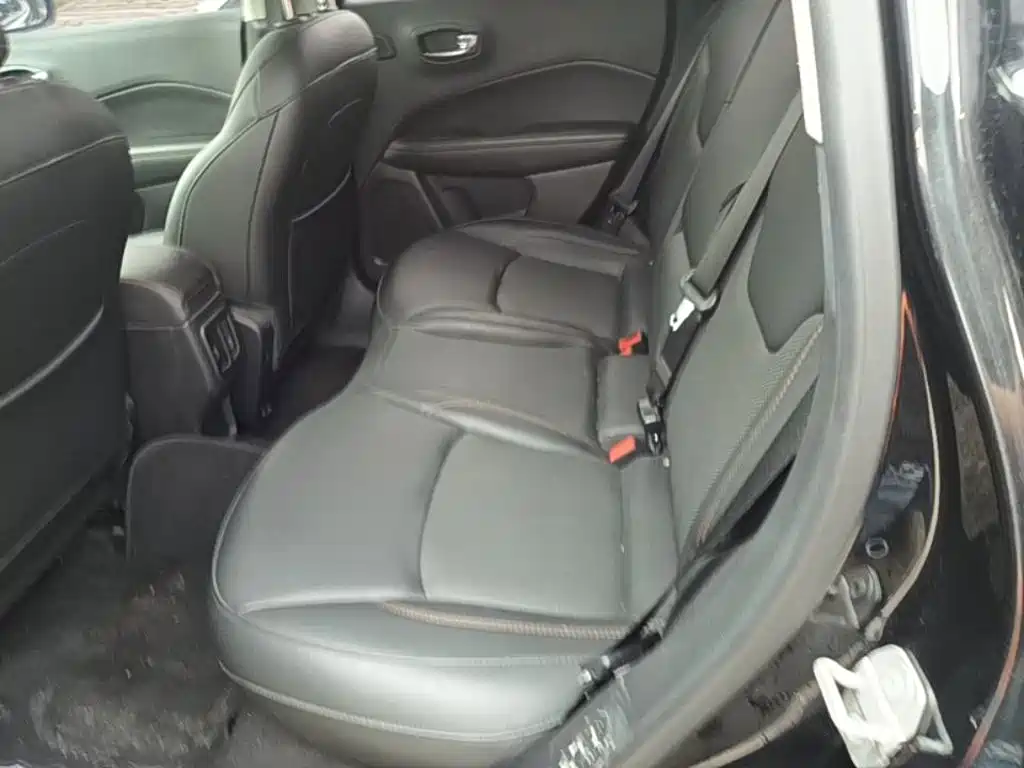 Jeep Compass 2018 — фото 17