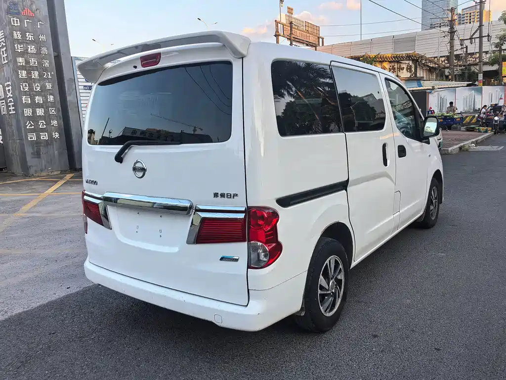 Nissan NV200 2017 — фото 7