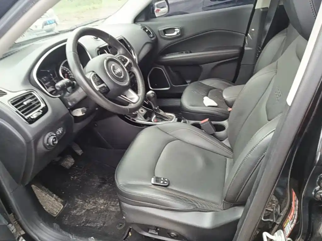 Jeep Compass 2018 — фото 15