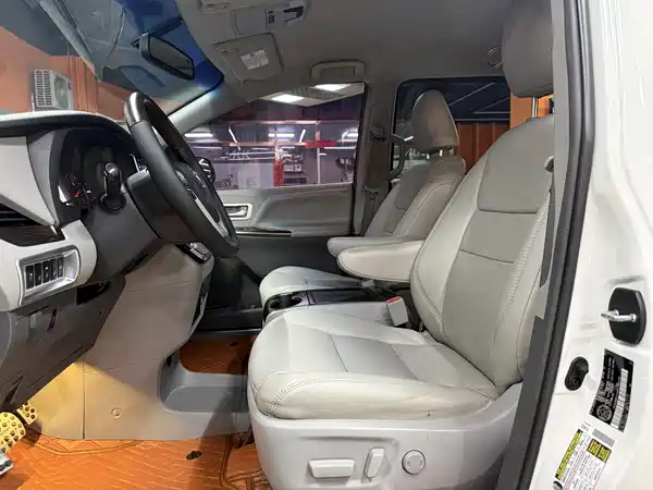 Toyota Sienna 2015