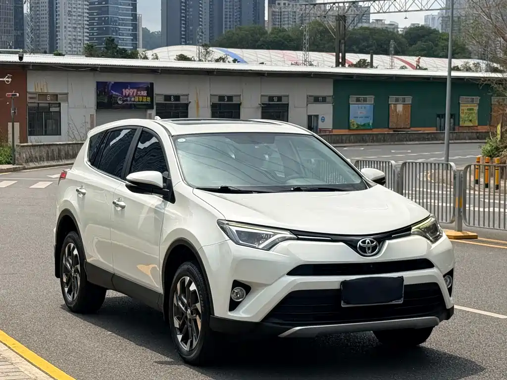 Toyota RAV4 2017 — фото 3