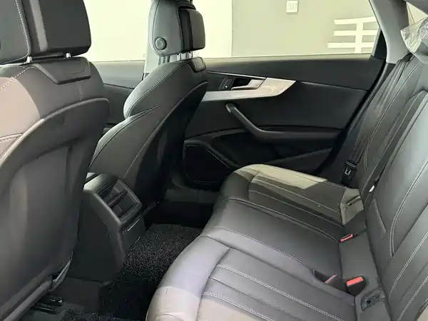 Audi A4L 2020