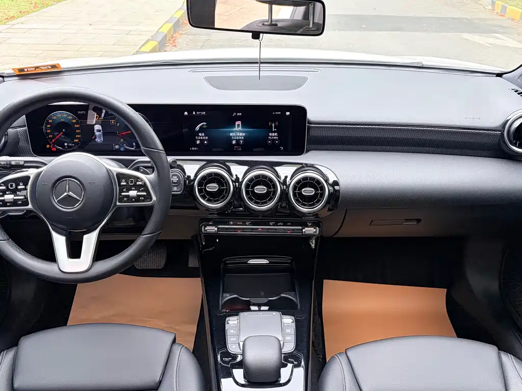Mercedes-Benz A-Class 2020 — фото 9