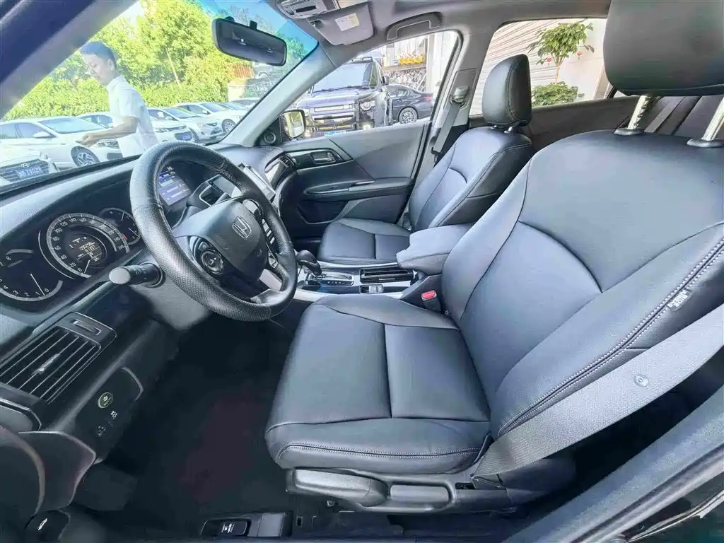 Honda Accord 2019 — фото 12