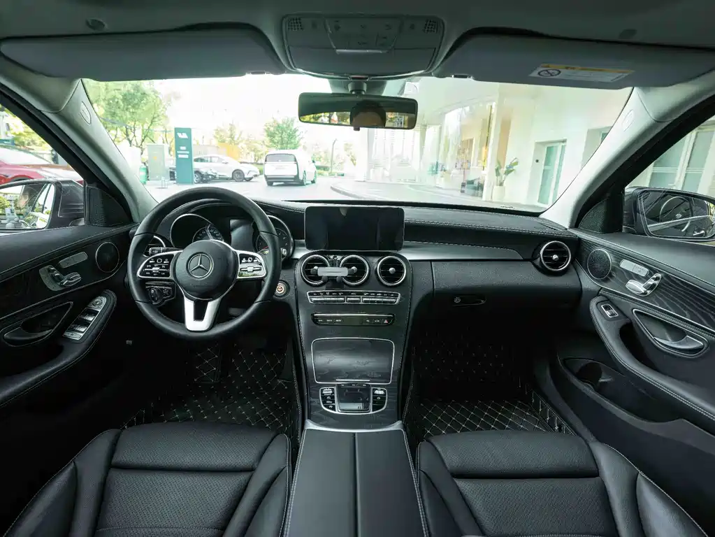 Mercedes-Benz C-Class 2019 — фото 19