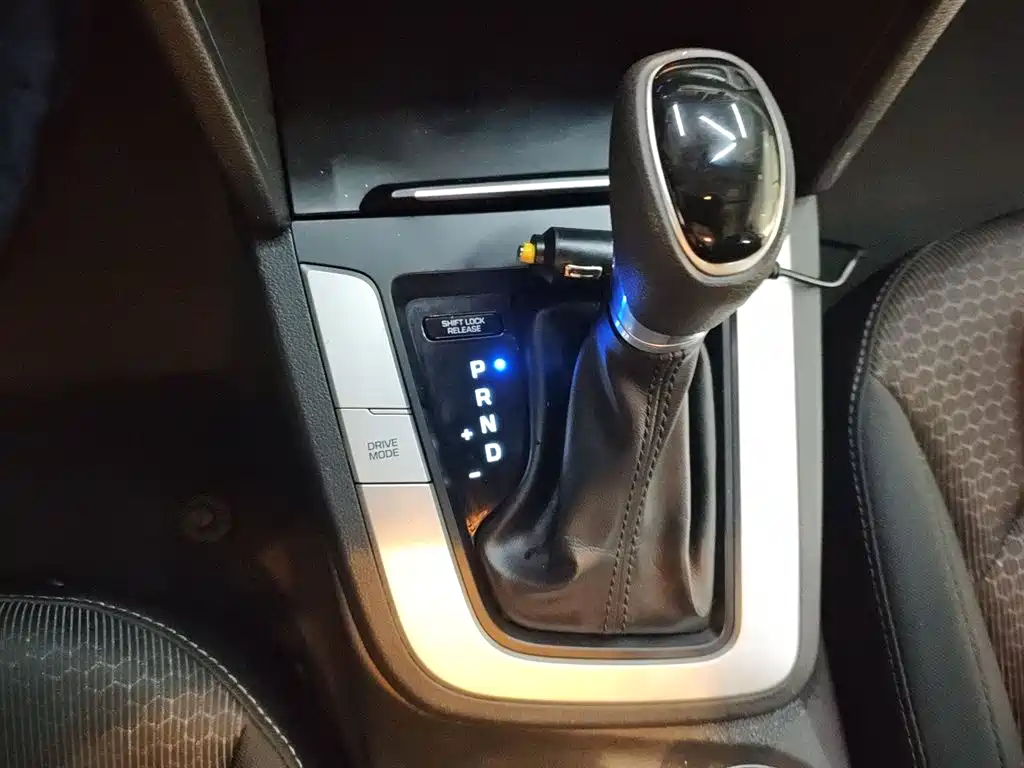 Hyundai Elantra 2018 — фото 14