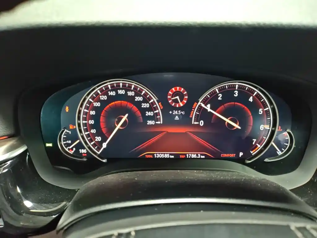 BMW 5 Series 2017 — фото 12