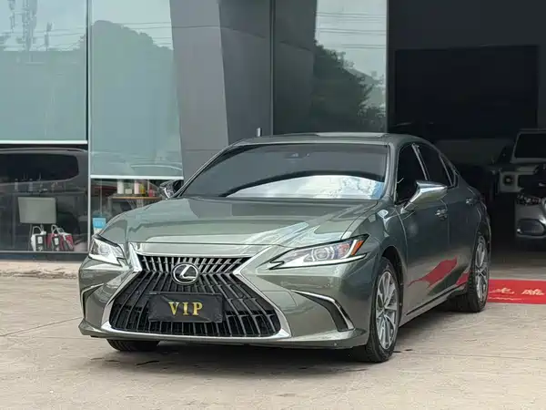 Lexus ES 2023
