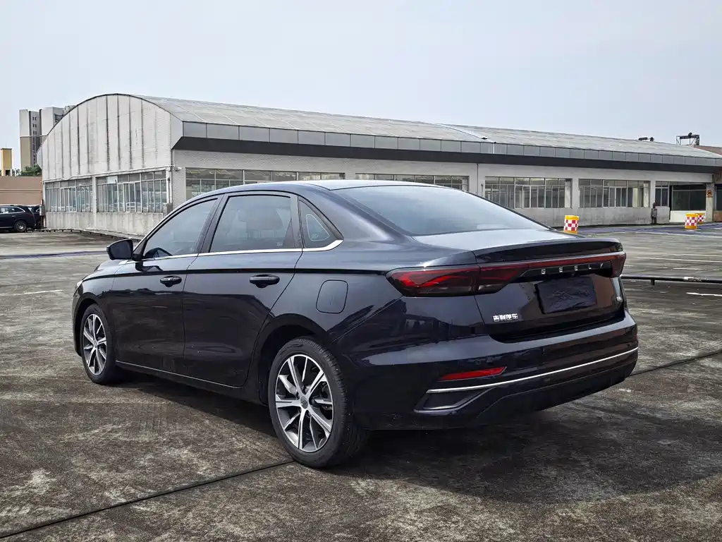 Geely Emgrand 2022 — фото 14