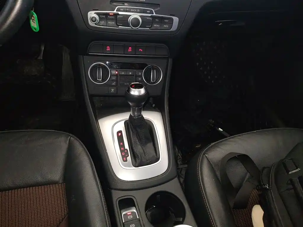 Audi Q3 2016 — фото 14