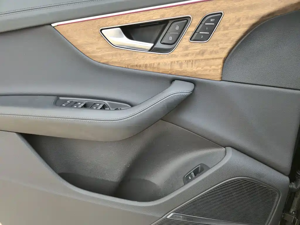 Audi Q7 2024 — фото 19