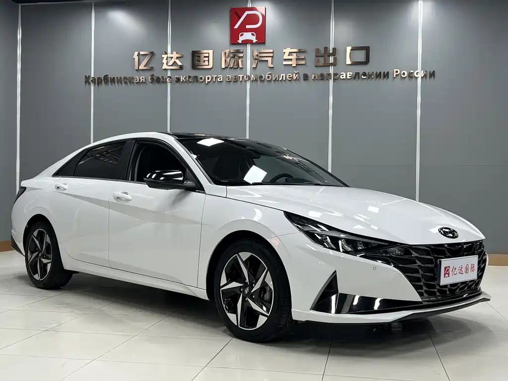Hyundai Elantra 2022 — фото 3