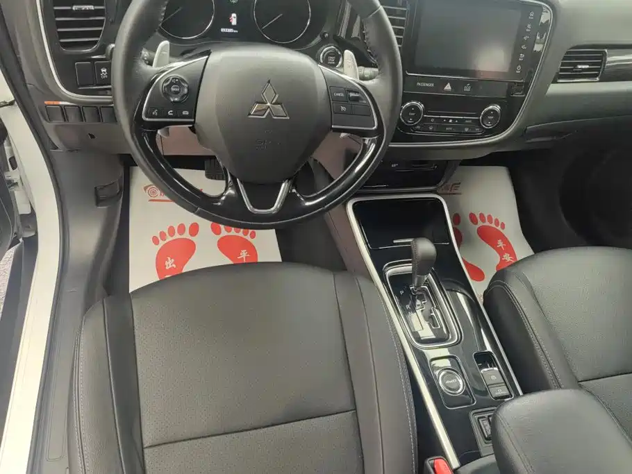 Mitsubishi Outlander 2019 — фото 13