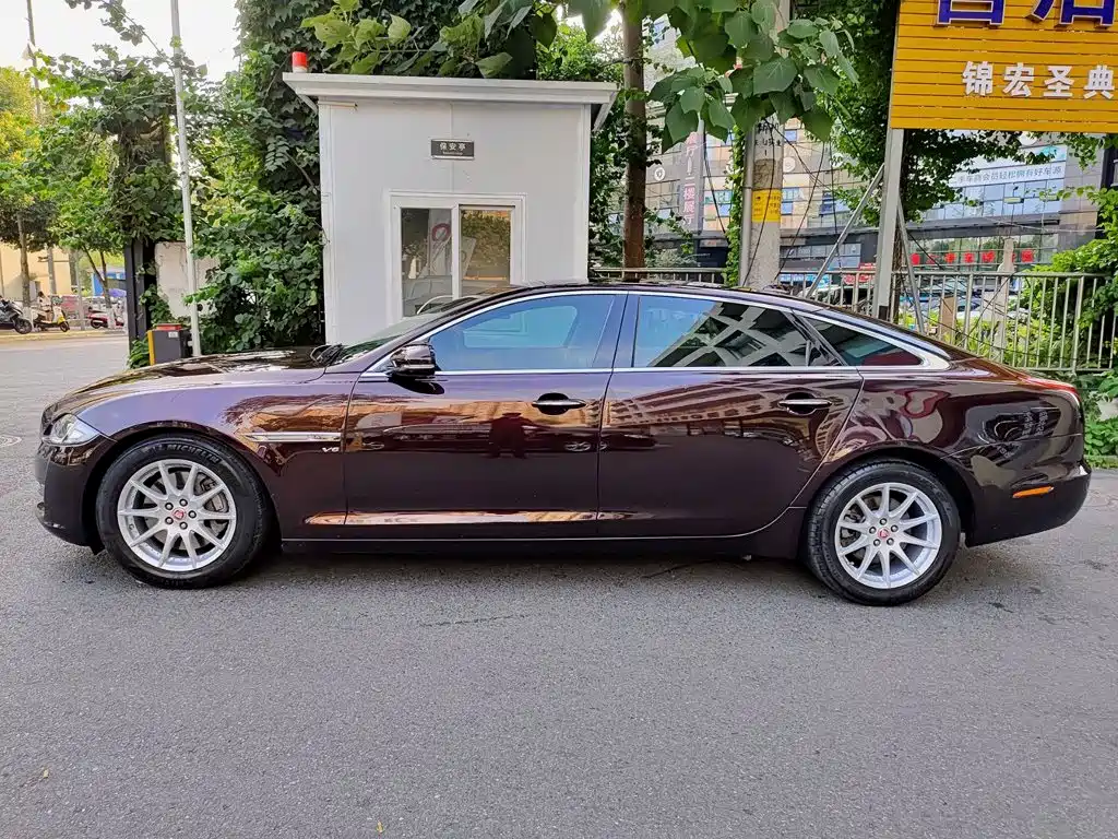 Jaguar XJ 2016 — фото 3