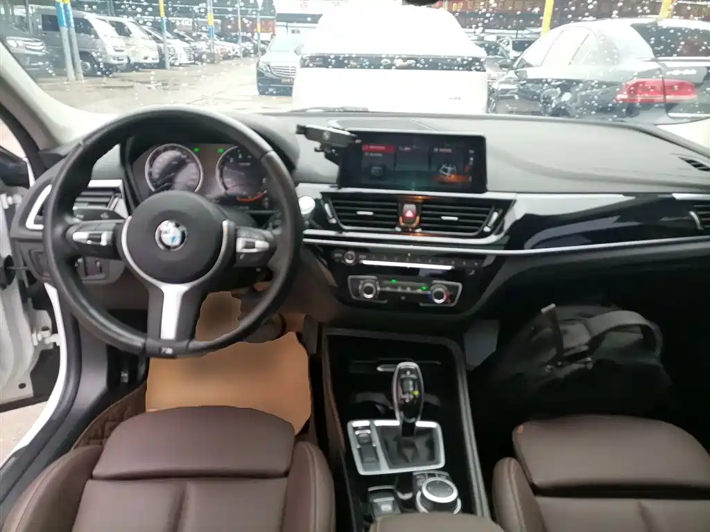 BMW 1 Series 2021 — фото 10
